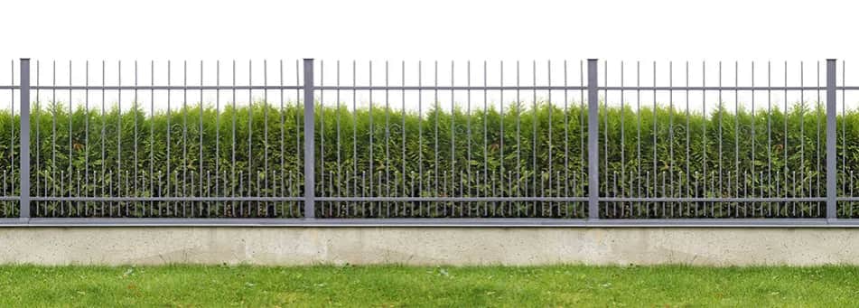 Jaką farbę do ogrodzenia metalowego wybrać, by uniknąć rdzy?