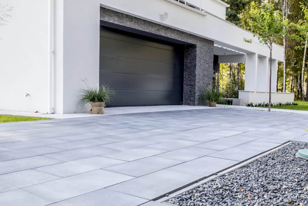 Jak zrobić podjazd na samochód: uniknij najczęstszych błędów i kosztów