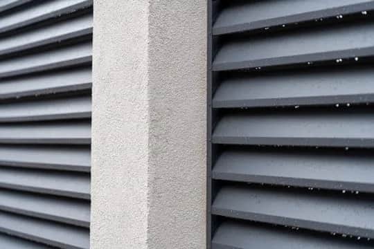 Jak zrobić ogrodzenie żaluzjowe samodzielnie - uniknij najczęstszych błędów