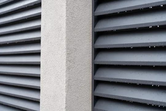 Jak zrobić ogrodzenie żaluzjowe samodzielnie - uniknij najczęstszych błędów