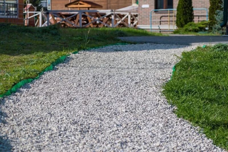 Jaki grys na podjazd? Wybierz najlepszy materiał na trwały podjazd