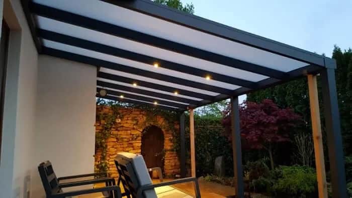 Co dać na zadaszenie tarasu? Odkryj najlepsze materiały i porady