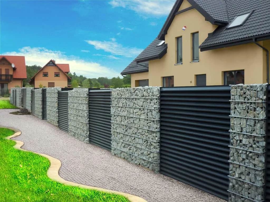 Ile kosztuje ogrodzenie działki 1000m2? Sprawdź ceny i opcje materiałów